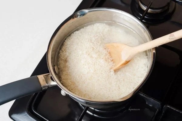 Cách nấu cháo trắng bằng bếp gas